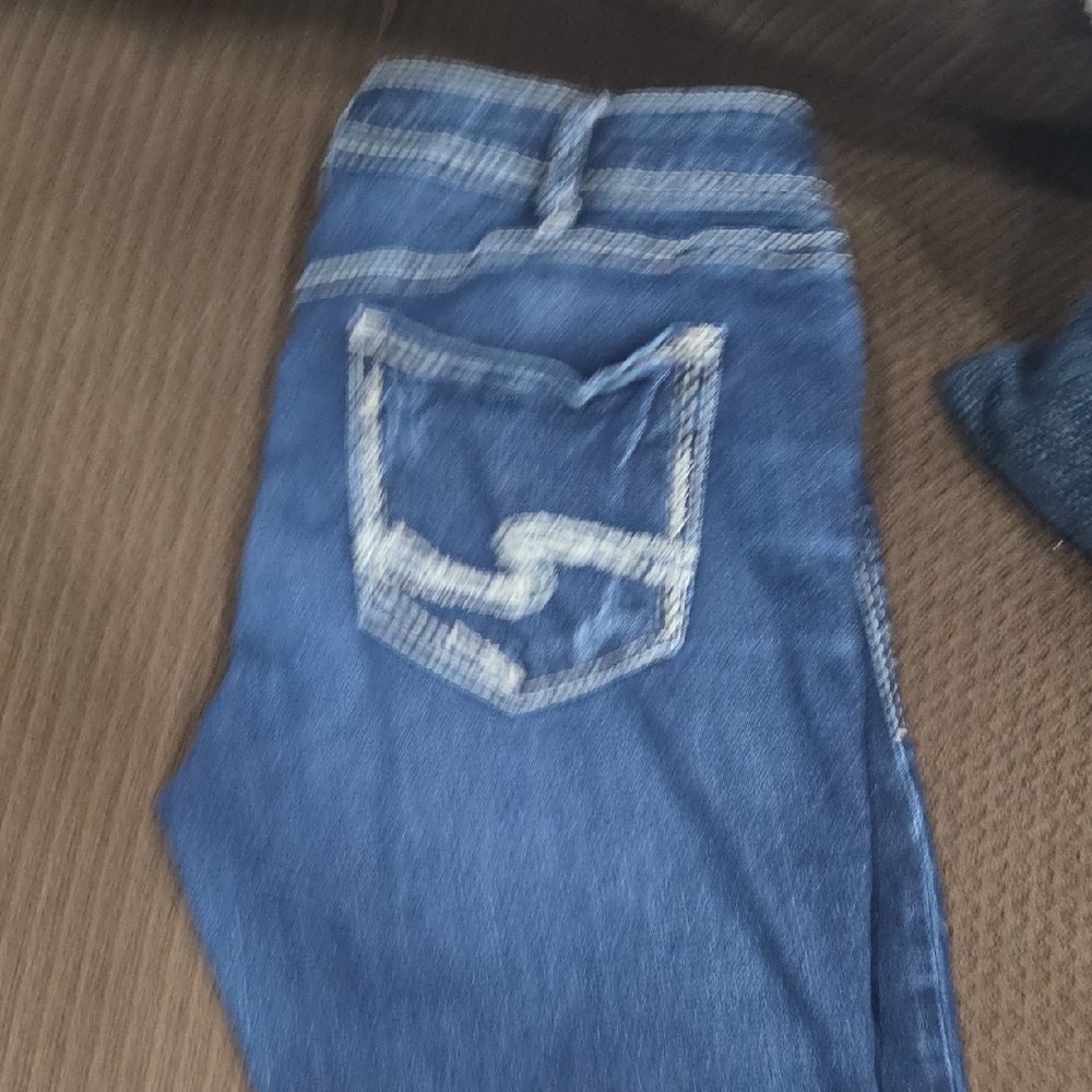 Silver Jeans Dark Blue Capris